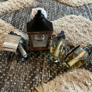 NWT Bath&Body Works Wallflower nightlight and 3 NWT scents. Discounted Shipping!